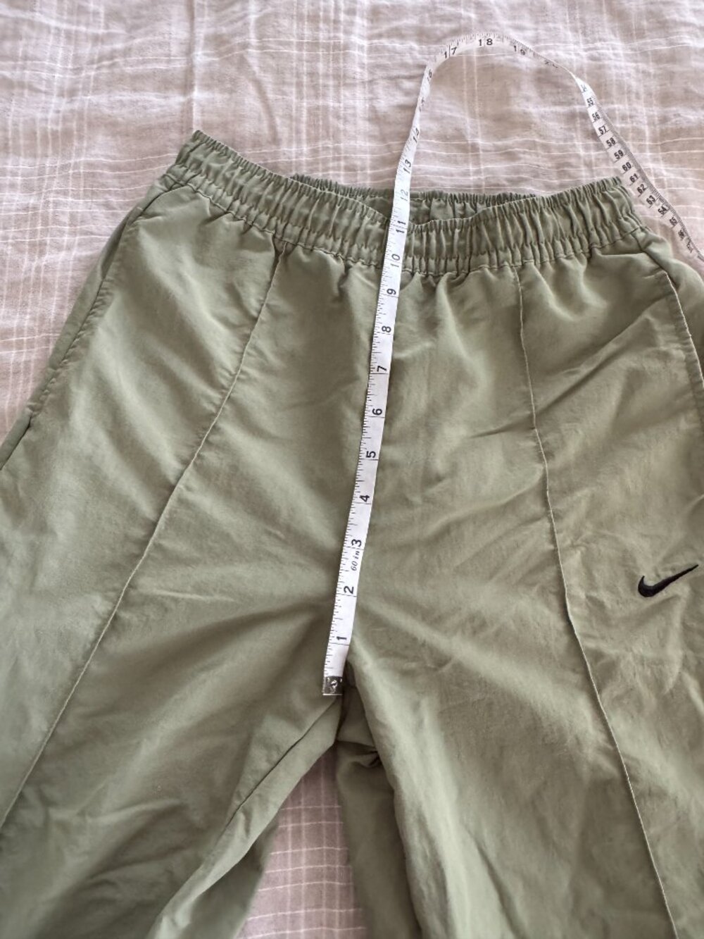 Nike Everythings Woven Mid Rise Open Hem Pant in Olive - Picture 12 of 14